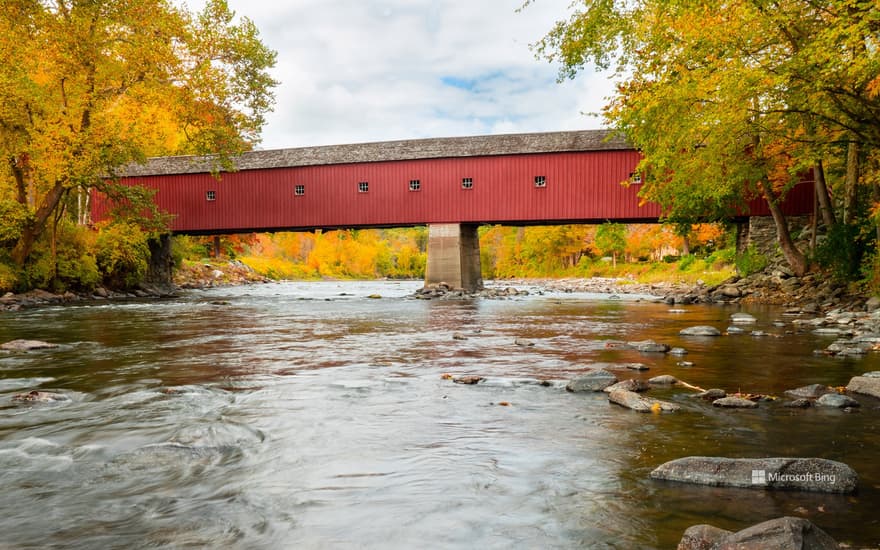 West Cornwall Covered Bridge over the Housatonic River, Connecticut, USA