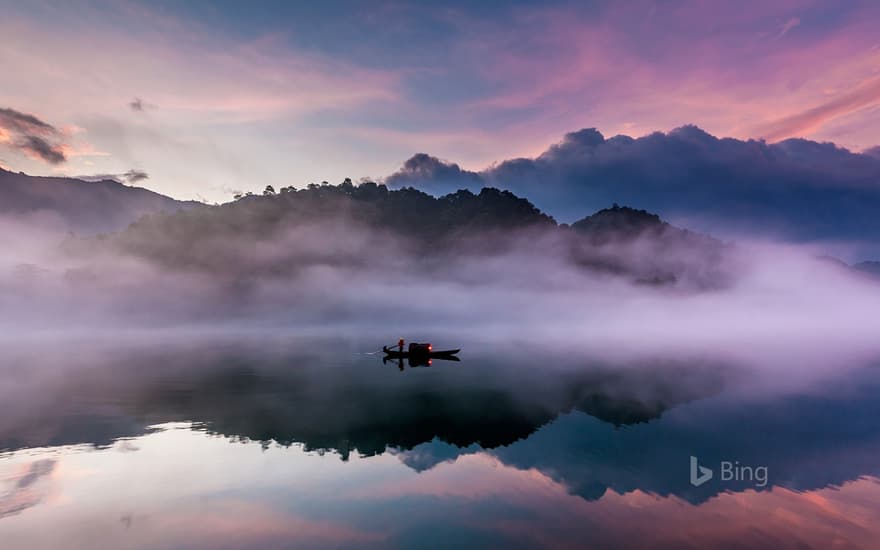 [Today's Bailu] A leaf boat on the Dongjiang River, Guangdong Province