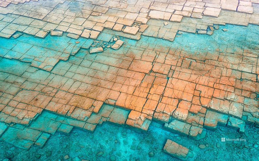 Shot of rocks in water in Tobermory, Ontario