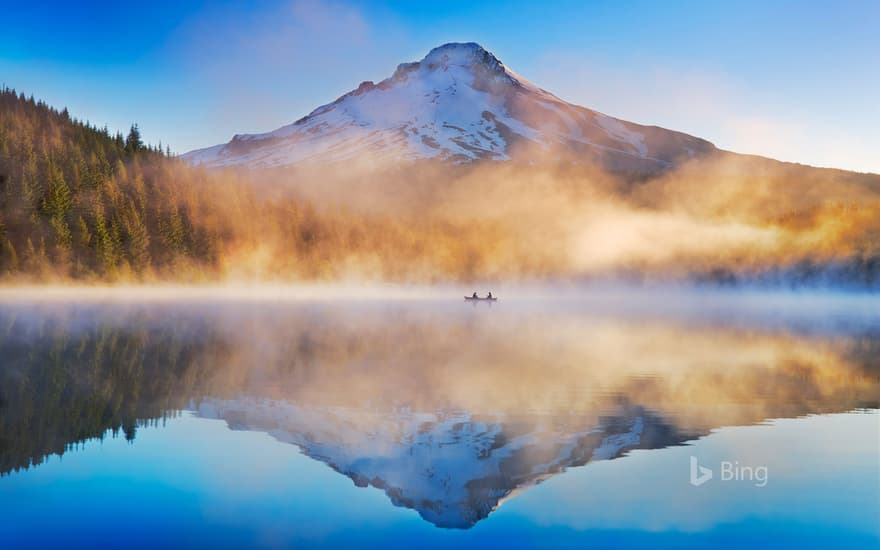 Trillium Lake in Mount Hood National Forest, Oregon